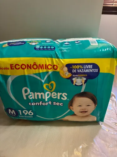 Fralda Pampers M confort sec 196 unidades