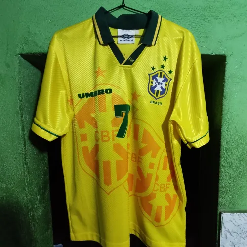 Combo com 3 camisas do Brasil. 1994, 2022 e 2005