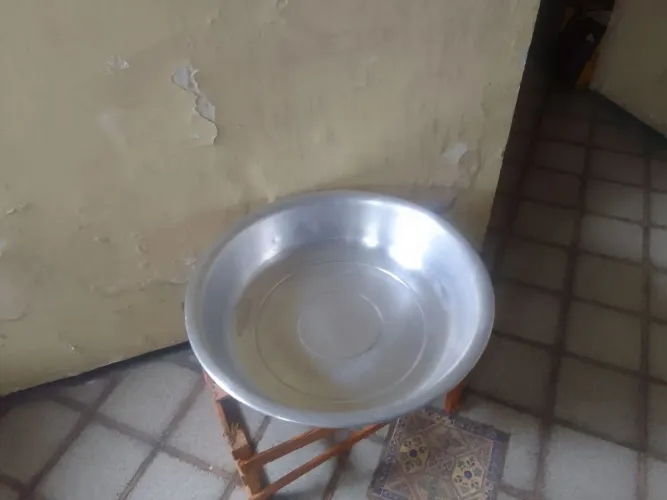 Bacia grande de alumínio