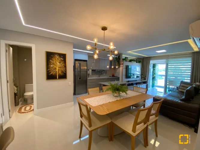 Apartamento de 02 dormitórios sendo 02 suítes no bairro Agronômica em Florianópolis