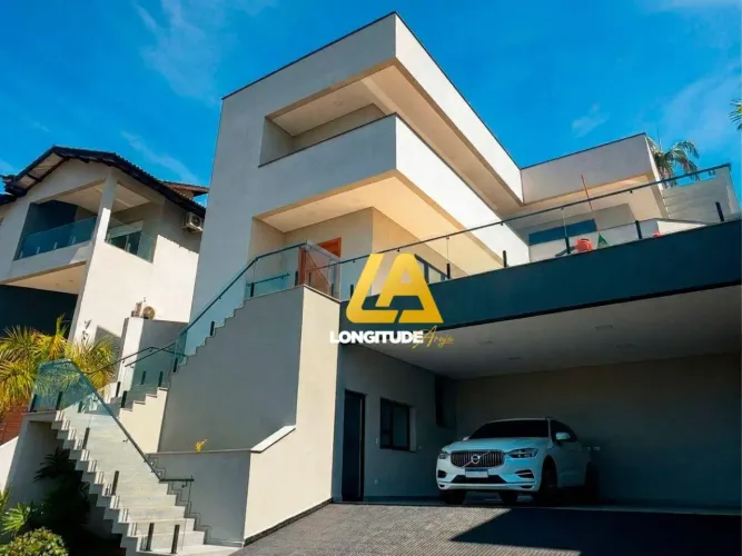 Casa para Locação no Arujá Hills III com 3 Suítes e Piscina R$ 16.000 Mensal