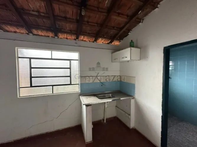 Oportunidade - Terreno com três casas - Jardim das Indústrias - Jacareí - 260m².