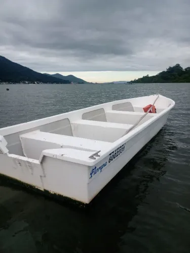 Vendo lancha 5 metros e motor 15 HP