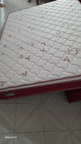 Vendo um colchão de casal ortopédico semi novo.