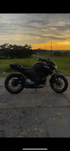 Vende-se está moto 16.500 reais