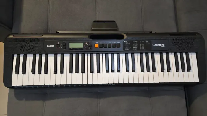Vendo Teclado Casio CT-S200 Bk- usado 2 vezes