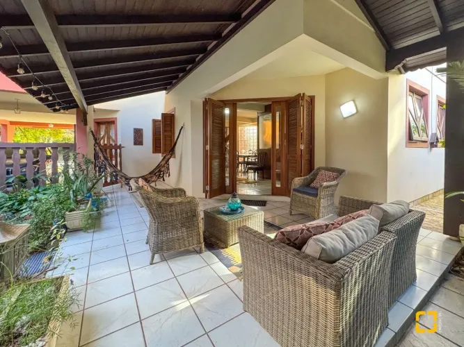 Jurerê Internacional - Próximo ao mar - Casa - 8 suítes - Florianópolis - Santa Catarina -