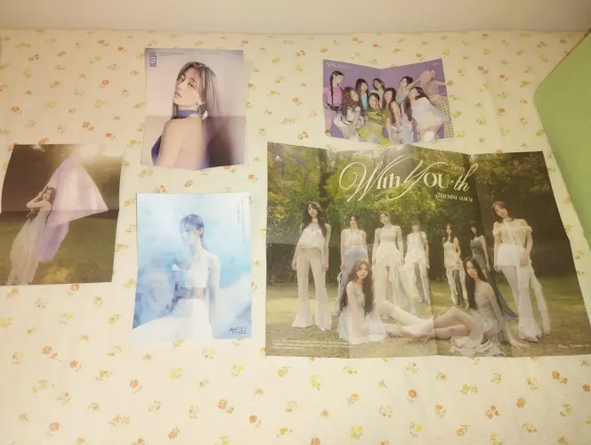 Posters TWICE Oficiais