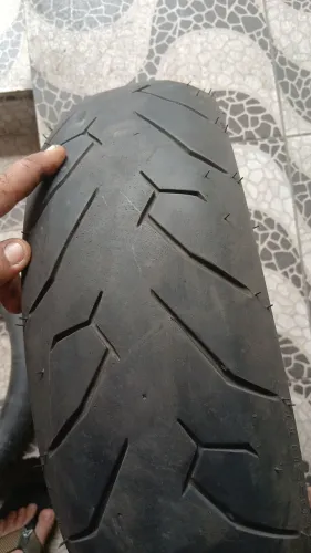 Vendo um pneu