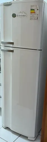 Geladeira frost free DF38 em ótimo estado de conservação