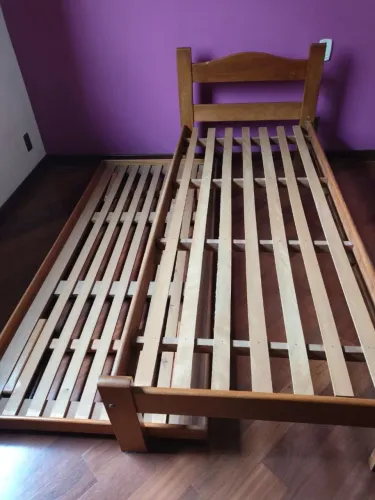 Cama de solteiro e bicama