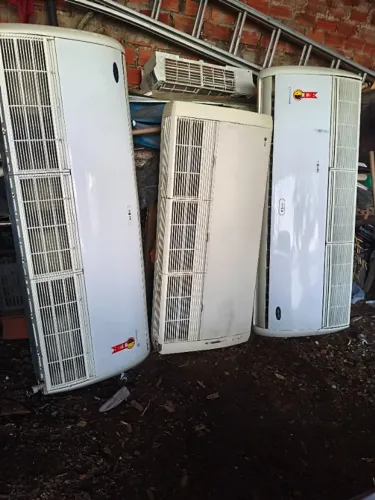 Vendo 3 ar condicionados piso teto, 2 de 60000 BTUs trifásico 220. 1 36000 BTUs 220