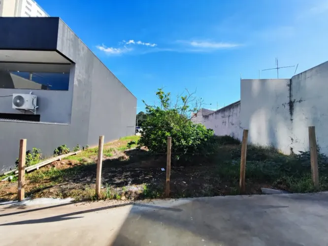 Terreno 242m²