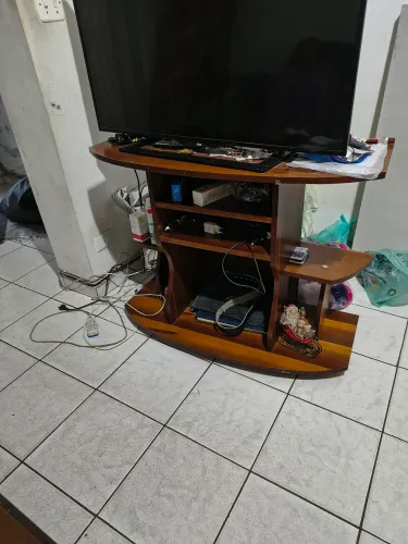 Família vende móveis