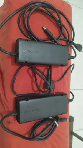 Duas Fonte originais de alimentação do Xbox 360