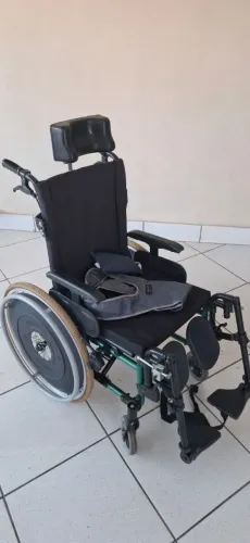 Cadeira de rodas Ortobras ADV reclináveis e regulável 