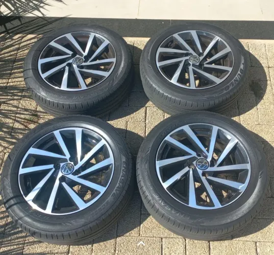 Rodas aro 15 4x100 com pneus Dunlop 185/60 VW Gol