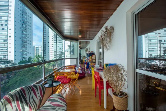 Apartamento para venda em Campo Belo com 3 quartos, sendo 3 suítes, 192m²