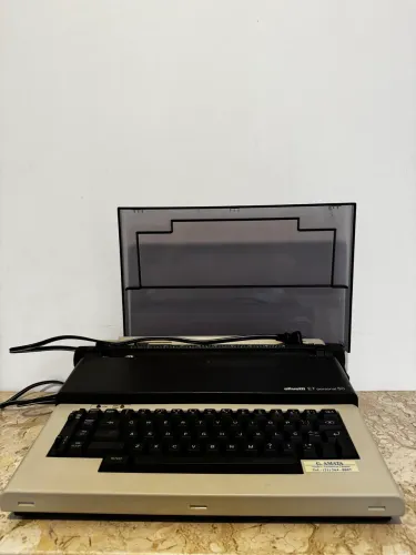 Máquina de Escrever Olivetti ET Personal 50 - Excelente Estado Raro