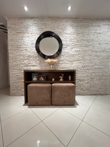 Conjunto Aparador com Vidro + Espelho Redondo + 2 Bancos - 120cm - Moderno