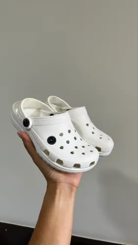 Sandália tipo Crocs (27/28)