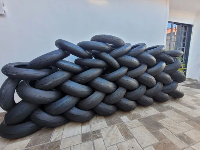Pneu pirelli diablo supercorsa seminovo usados em autódromo 