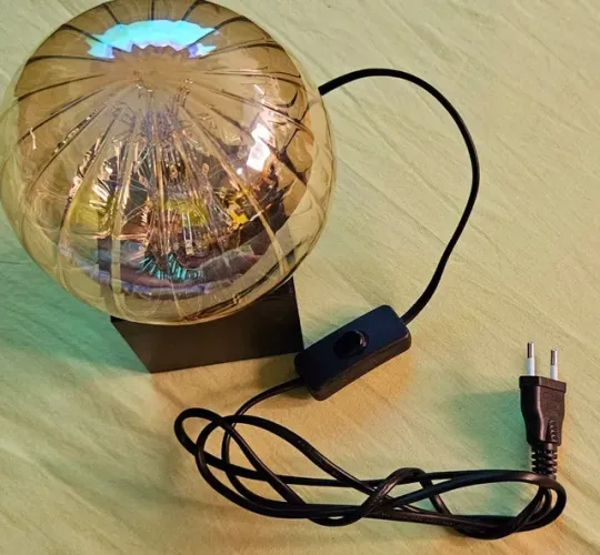 Luminária de mesa decorativa base metal c/ lâmpada led filamento 
