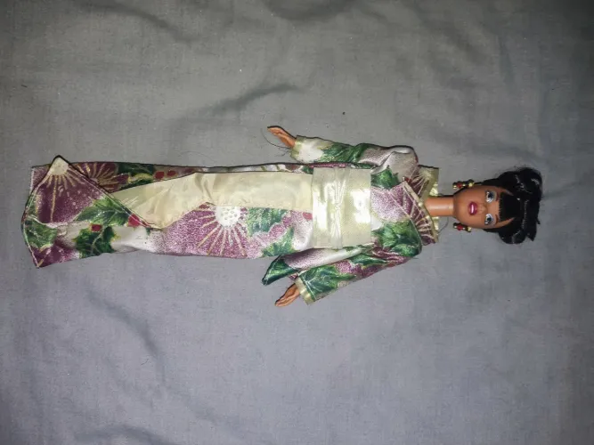Boneca Barbie kimono