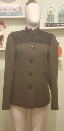 Blazer Verde com Detalhe em Renda