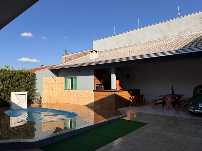 Casa com Piscina e área de Lazer 