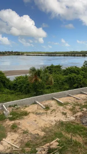 Terreno em Salinas de frente para o lago