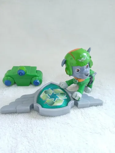 Boneco Rocky com dispositivos Patrulha Canina