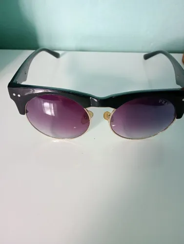 Óculos de Sol Prada - Design Clássico