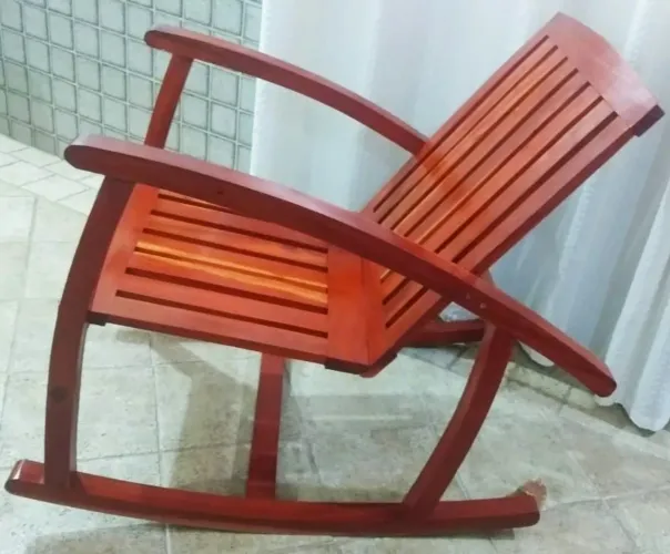 CADEIRA DE BALANÇO MADEIRA MACIÇA NOBRE