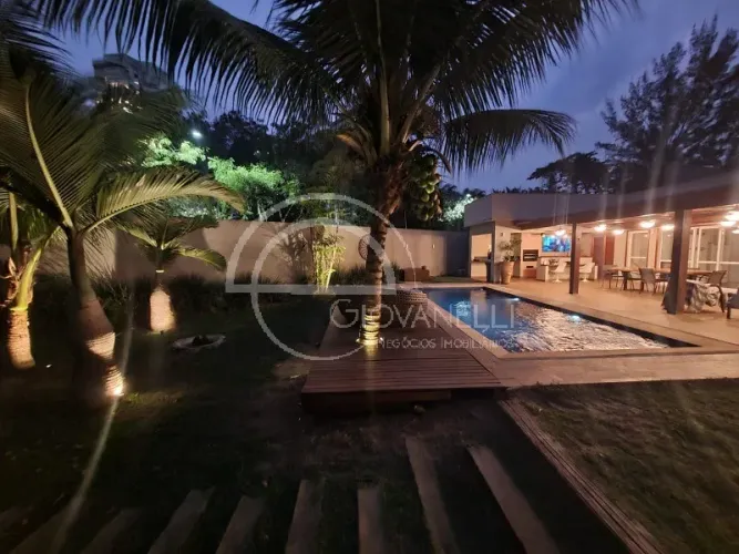 Imperdível Casa em Condomínio Santa Lúcia na Barra da Tijuca - 4 Suítes, 4 Vagas e 450m² -