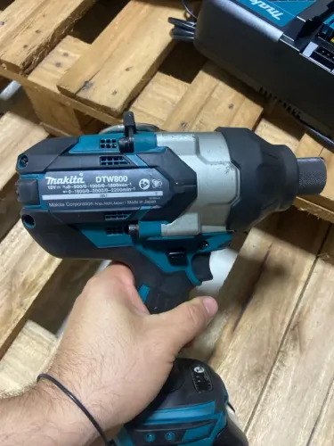 Parafusadeira de Impacto 18V DTW800 Makita no