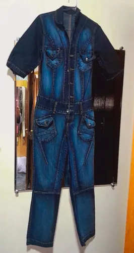 Macacão Jeans Moderno com Detalhes