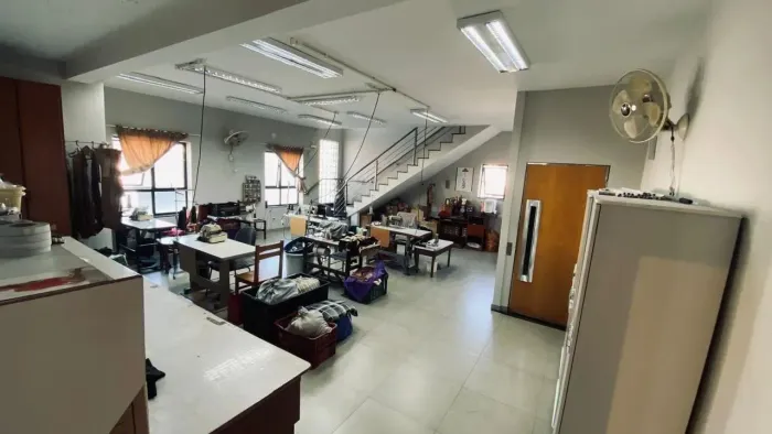 GALPÃO para EM BREVE com 399m² no bairro Parque Oratório com 4 quartos e 4 vagas. Santo An