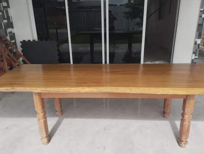 Mesa rústica.  Aceitamos todas as formas de pagamento.