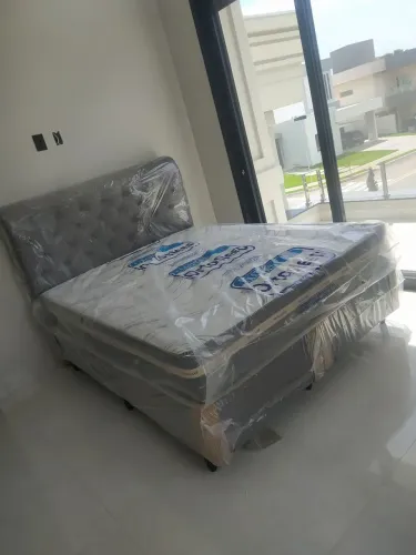Cama Queen box e colchão e cabeceira 