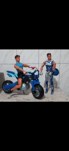 Boneco Maxtil Max till anos 2000 90s retro y2k e moto