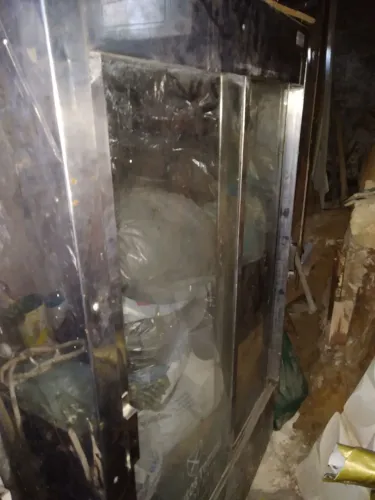 Máquina para assar 30 frangos com garfos novos.