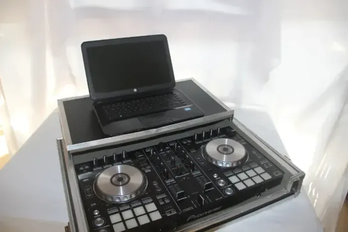 Controladora Pioneer DDJ SR + Hard Case