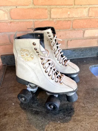 Patins antigo vintage babuch em couro feminino tamanho 35
