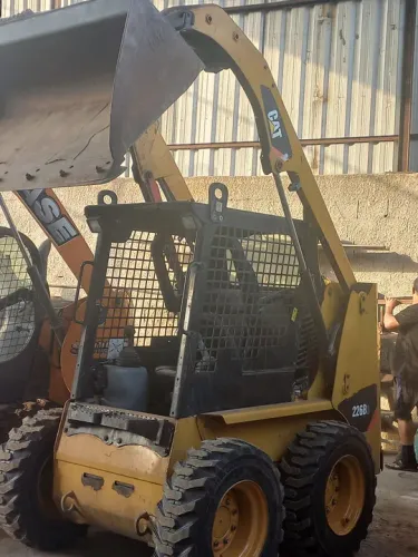 Aluguel locação bobcat retroescavadeira