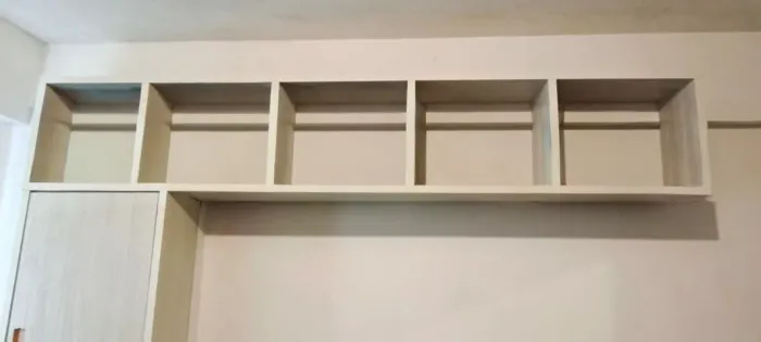 VENDO ESTANTE E CABECEIRA COM MESA