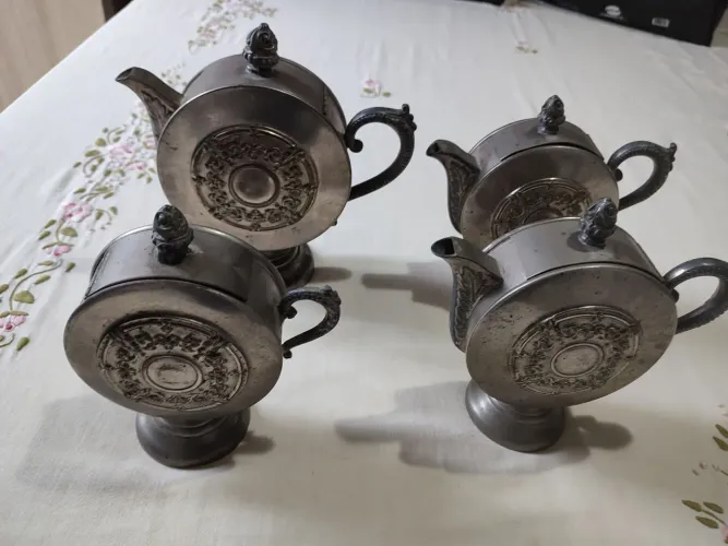 Conjunto de Chá Vintage em Metal - Elegância e Charme