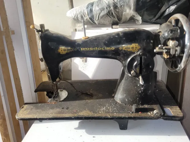 Máquina de costura antiga