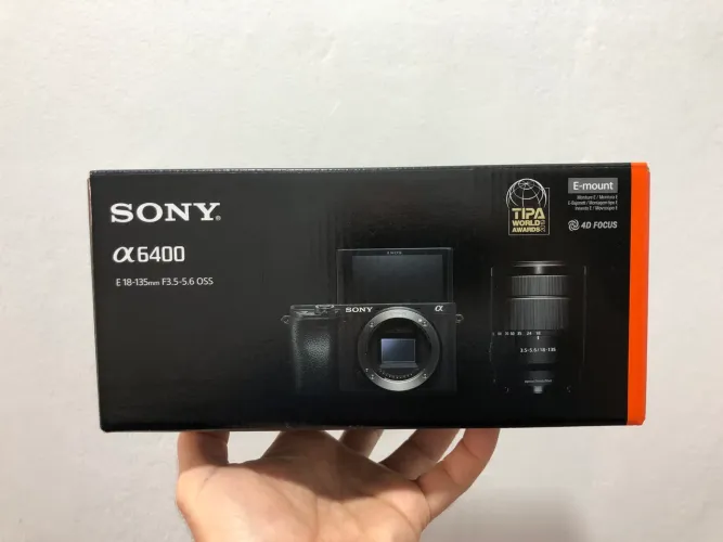 Câmera Sony a6400 com lente 18 duas baterias.
