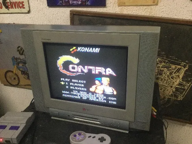 tv crt antiga para videogame antigo